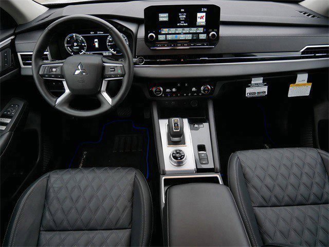 Used 2025 Mitsubishi Outlander SEL image 11
