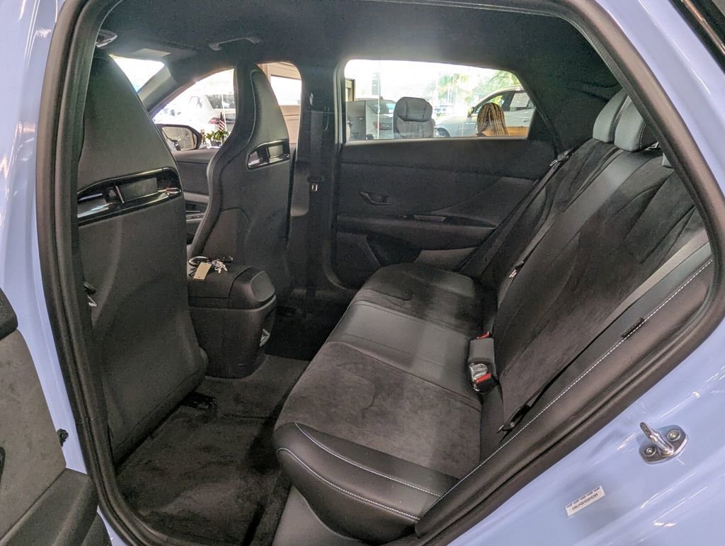 Certified 2025 Hyundai Elantra N Base image 24