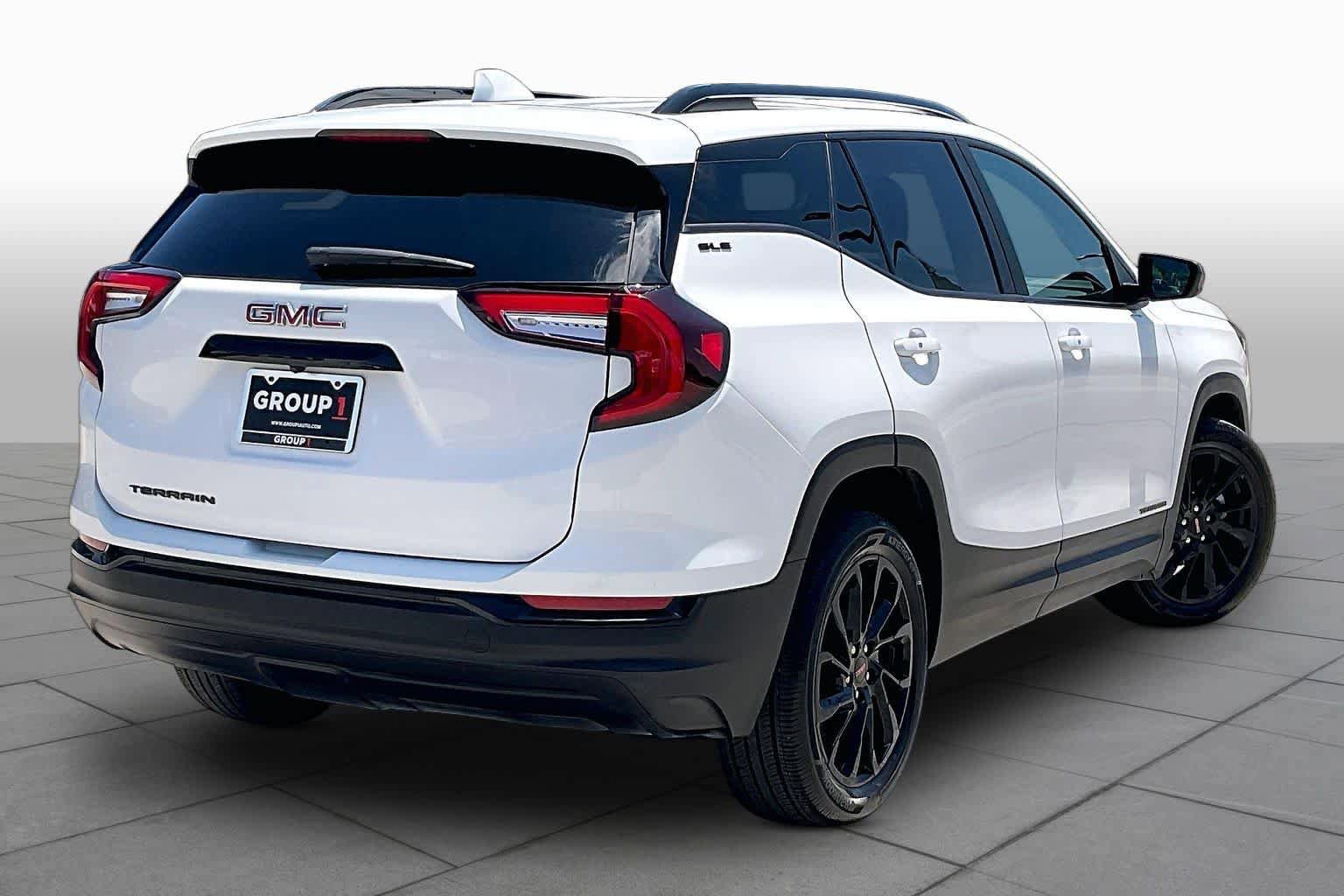 Used 2023 GMC Terrain SLE w/ Driver Convenience Package FWD image 12