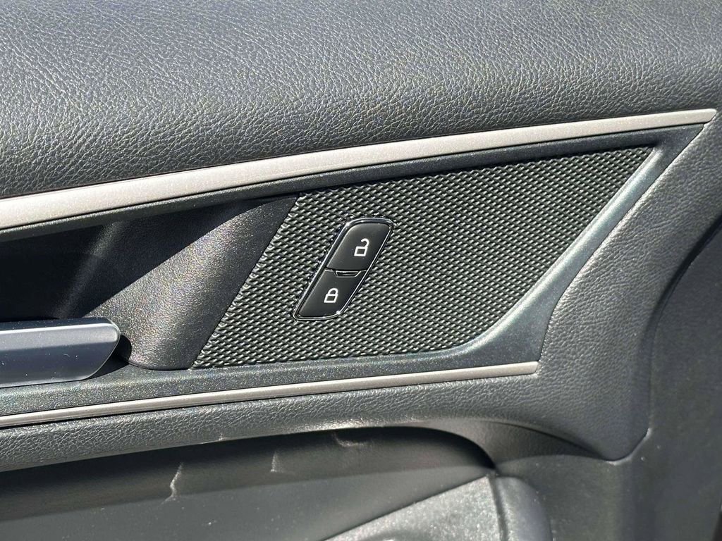 Used 2024 Ford Edge SEL image 17