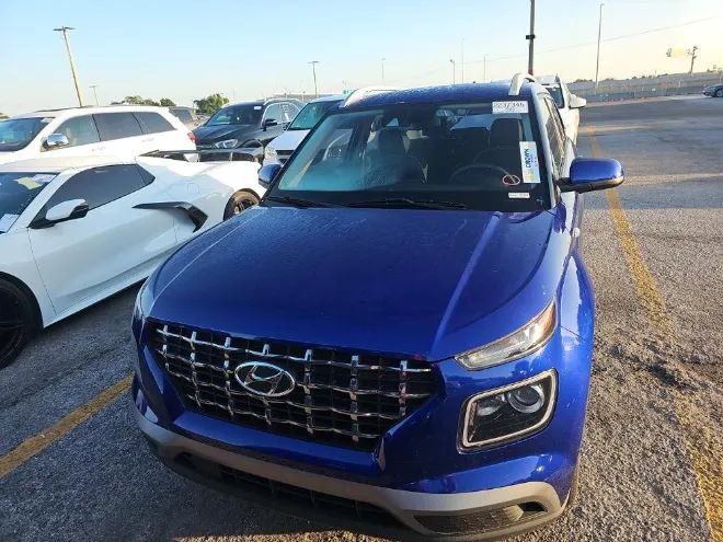 Used 2022 Hyundai Venue Limited FWD image 6