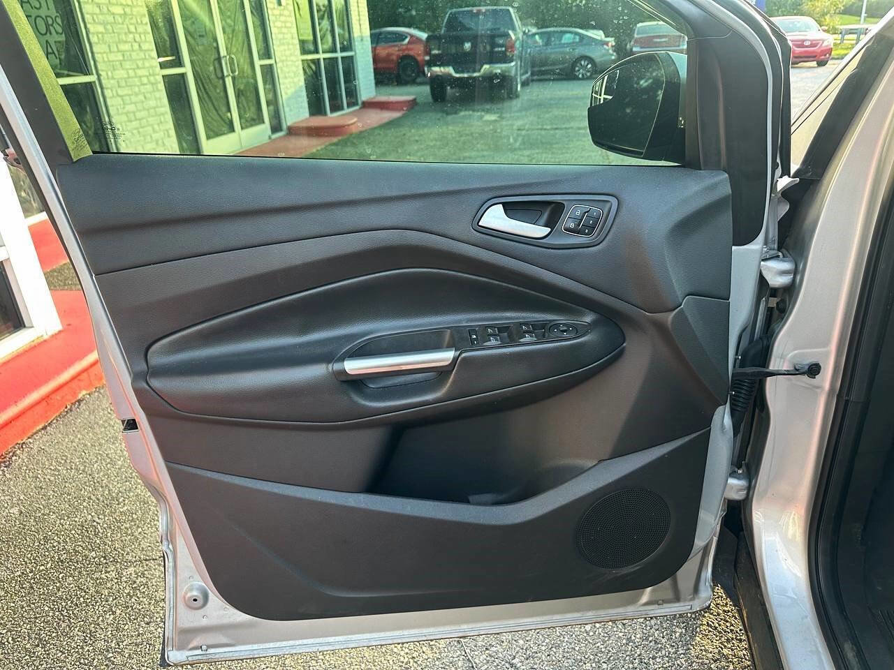 Used 2018 Ford Escape Titanium image 11