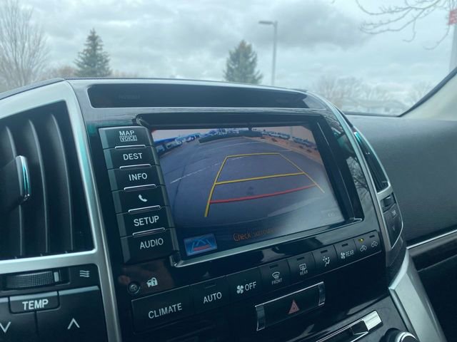 Used 2013 Toyota Land Cruiser image 17