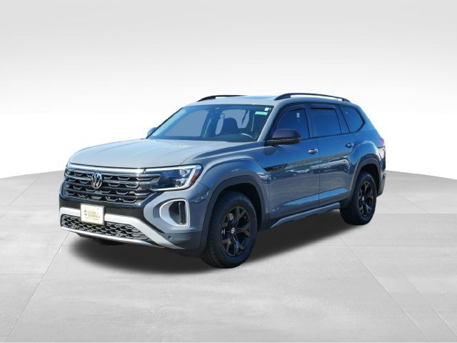 Used 2025 Volkswagen Atlas Peak Edition SE AWD/4WD image 3