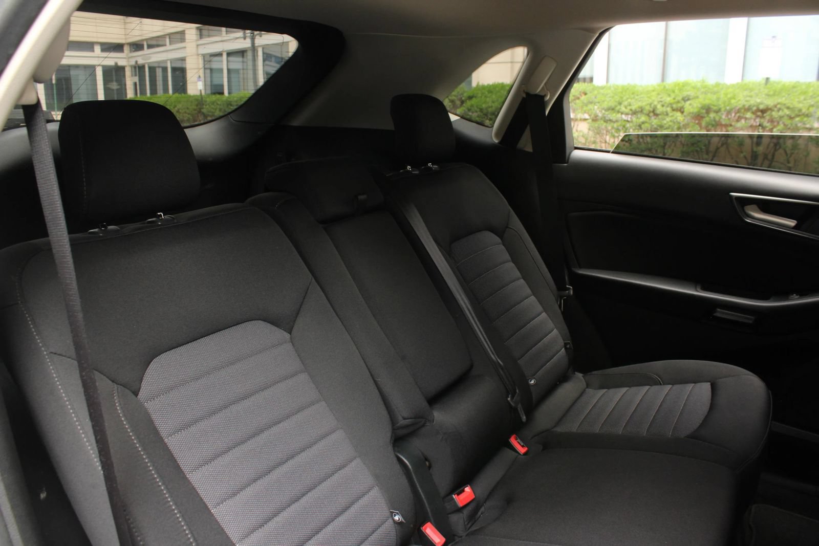 Used 2020 Ford Edge SE FWD image 22