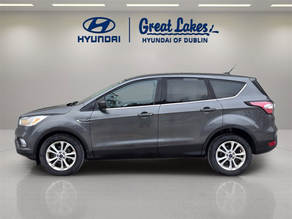 Used 2017 Ford Escape SE image 2