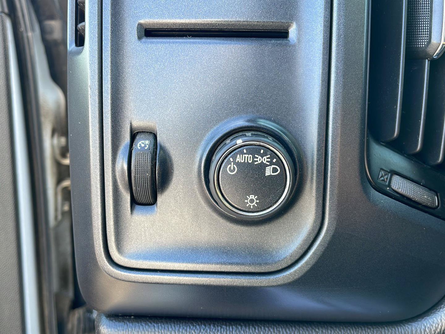 Used 2015 Chevrolet Silverado 1500 W/T w/ WT Fleet Convenience Package RWD image 12