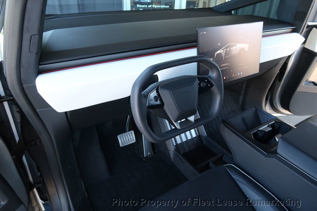 Used 2024 Tesla Cybertruck AWD Crew Cab image 10