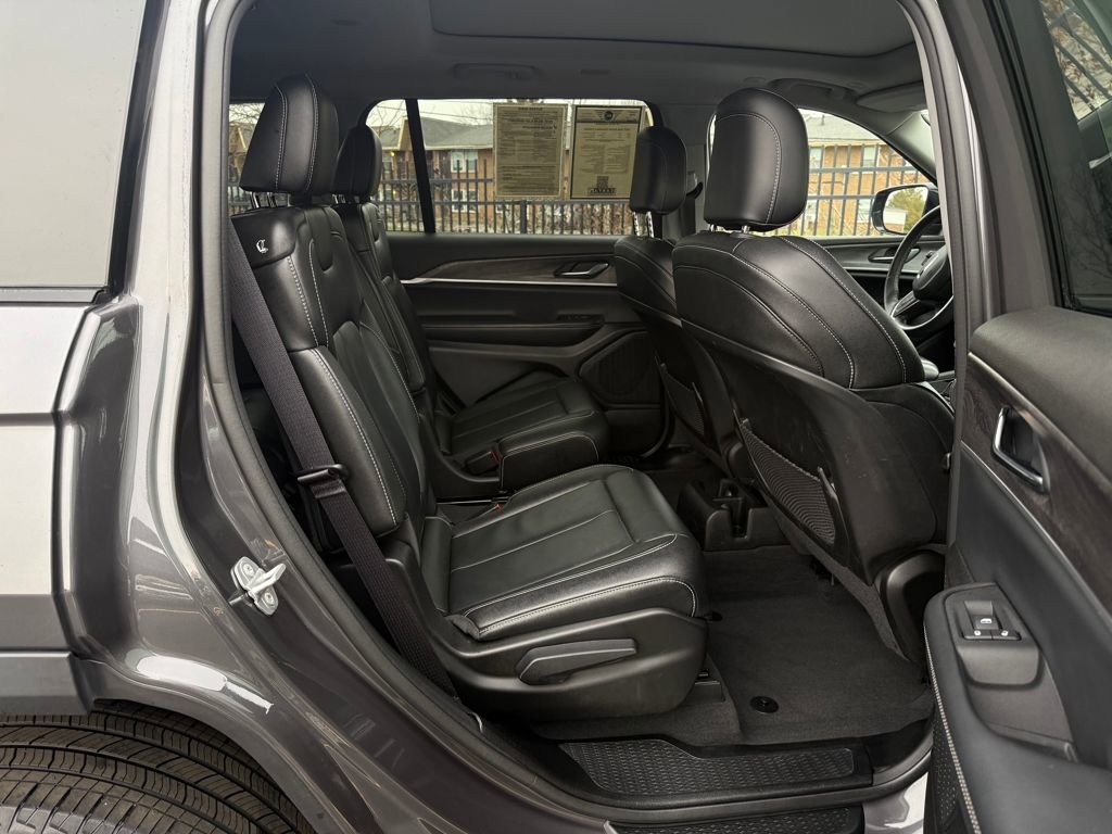 Used 2023 Jeep Grand Cherokee L Limited image 13