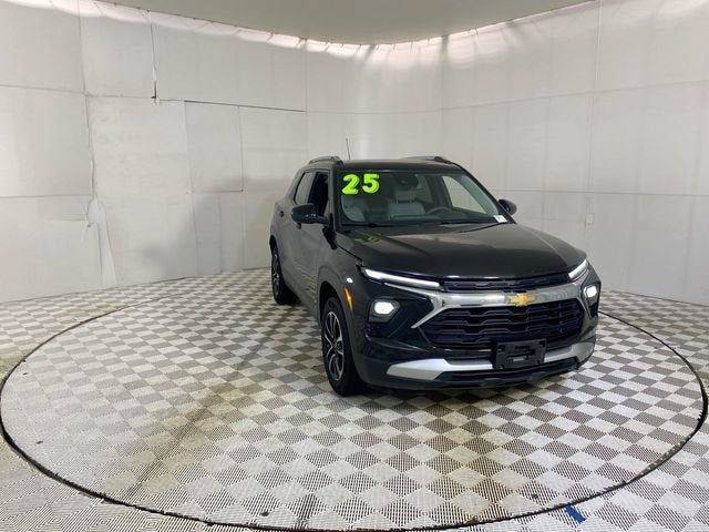 Used 2025 Chevrolet TrailBlazer LT AWD/4WD image 45