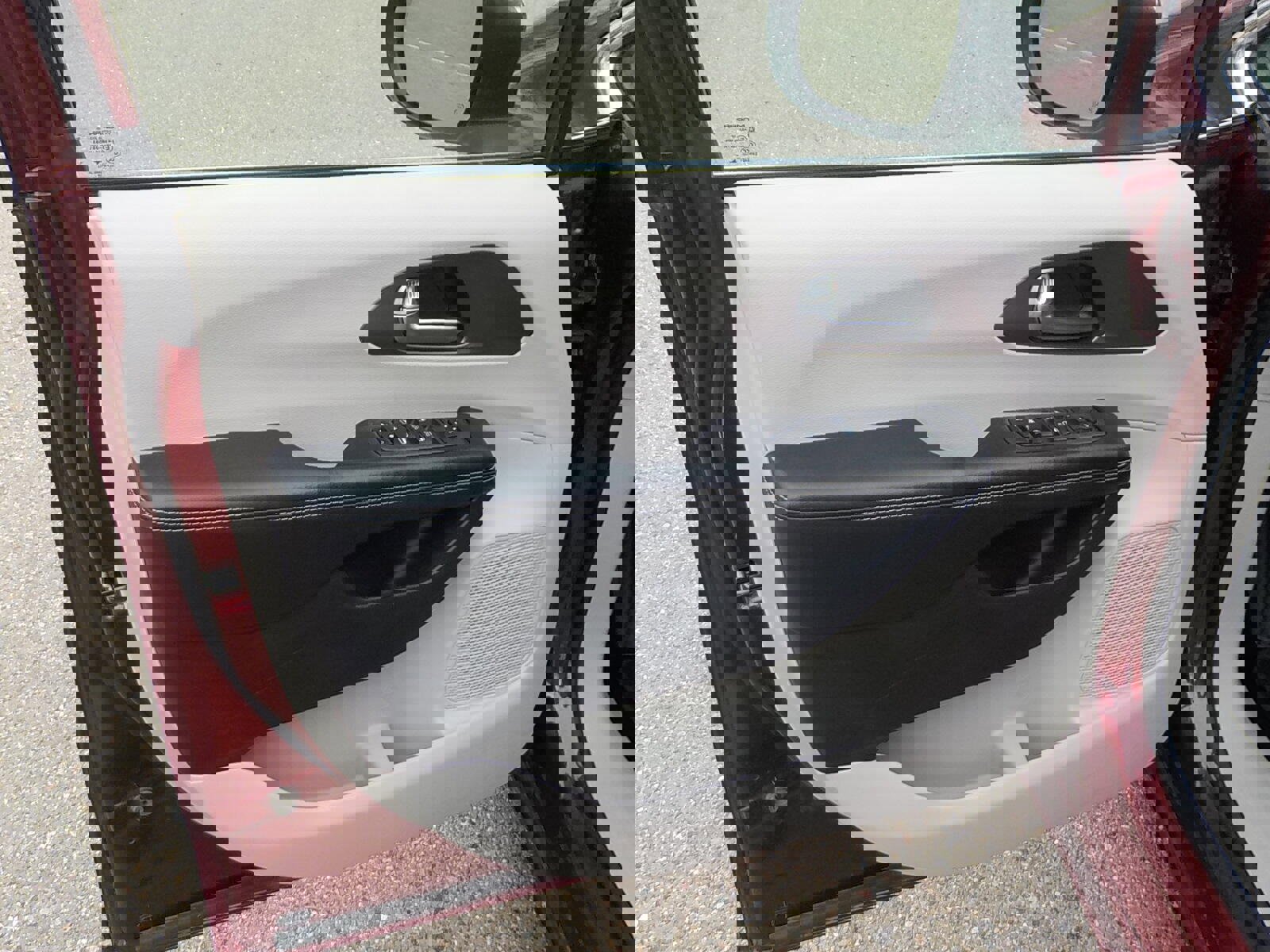 Used 2020 Chrysler Voyager LX image 18