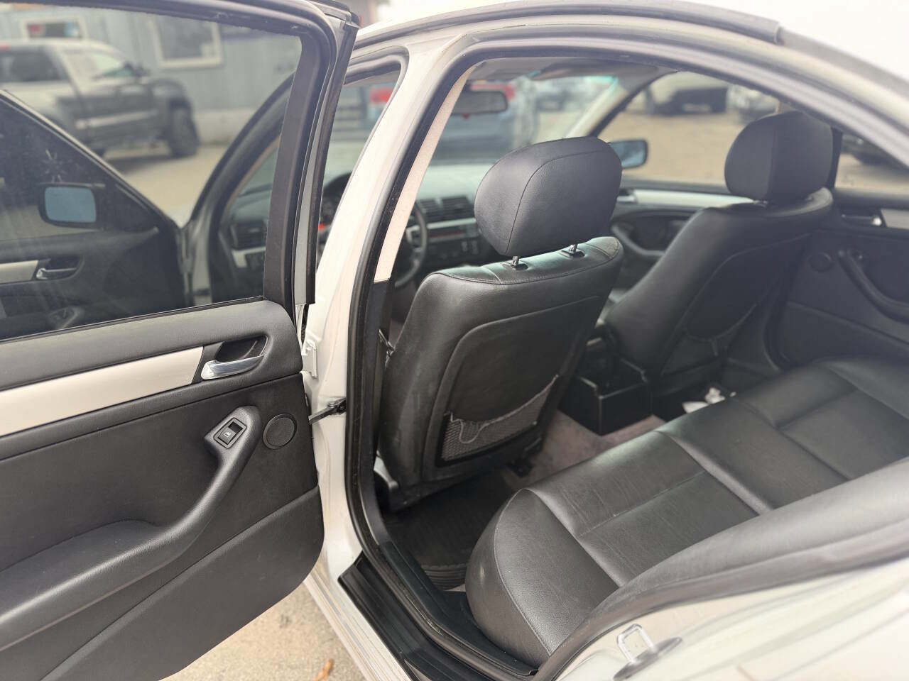 Used 2004 BMW 325i Sedan image 16