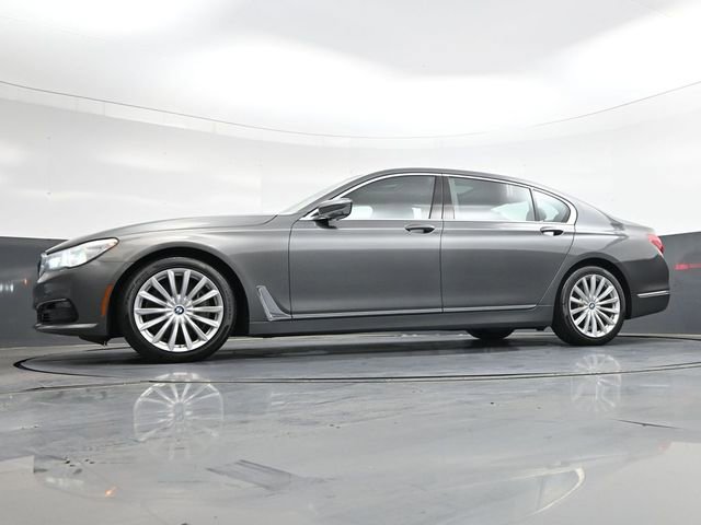 Used 2016 BMW 740i image 39