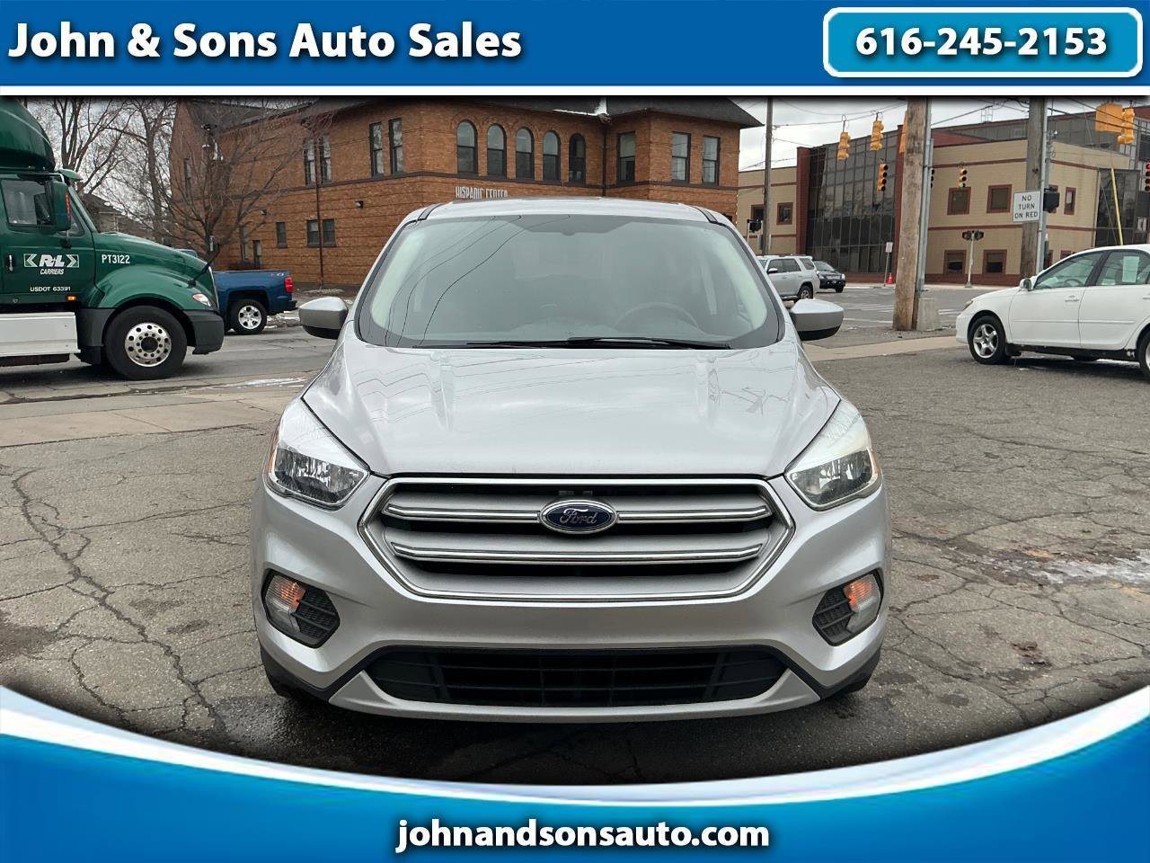 Used 2017 Ford Escape SE image 1