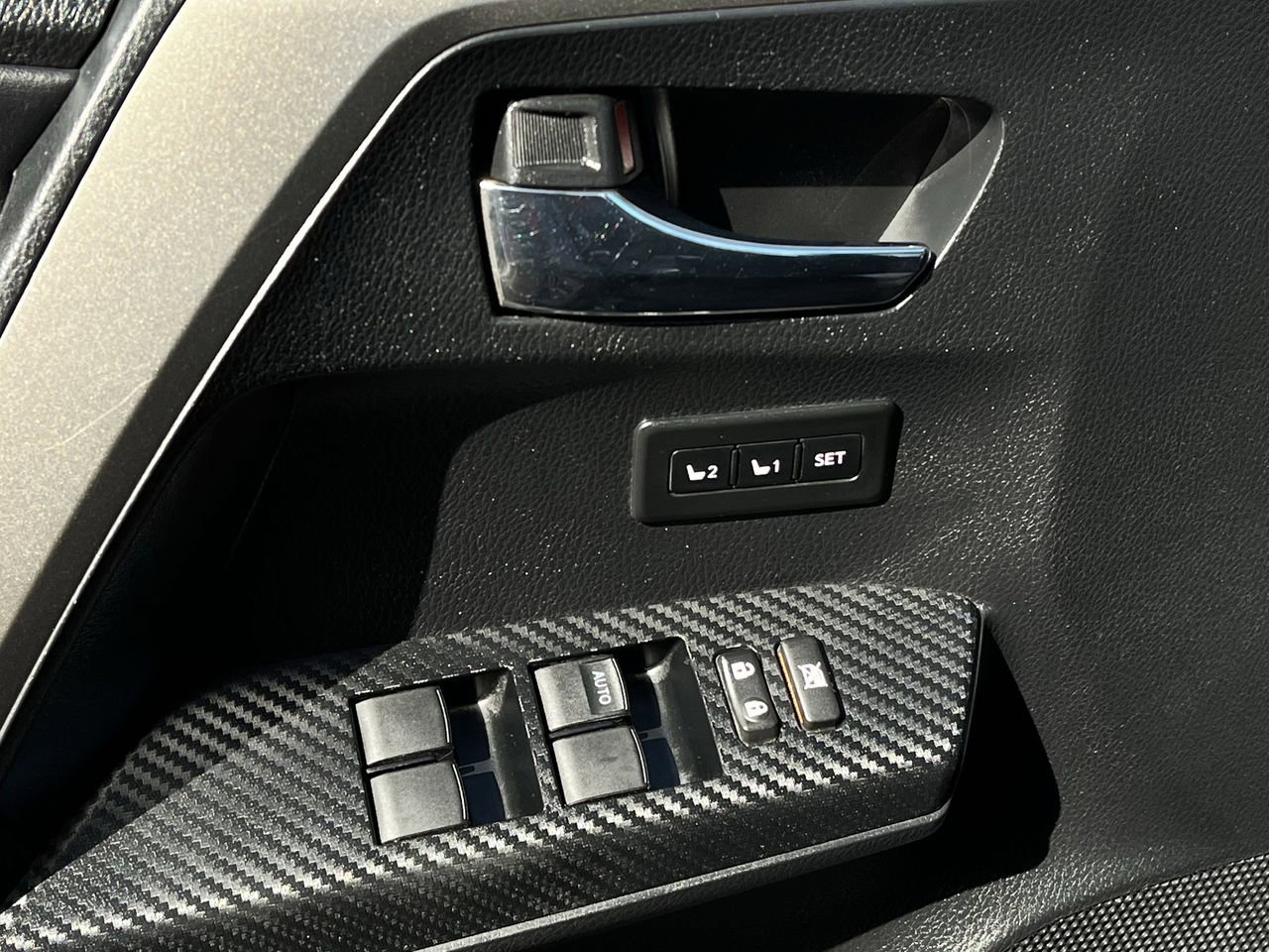 Used 2014 Toyota RAV4 Limited w/ Technology Package image 19