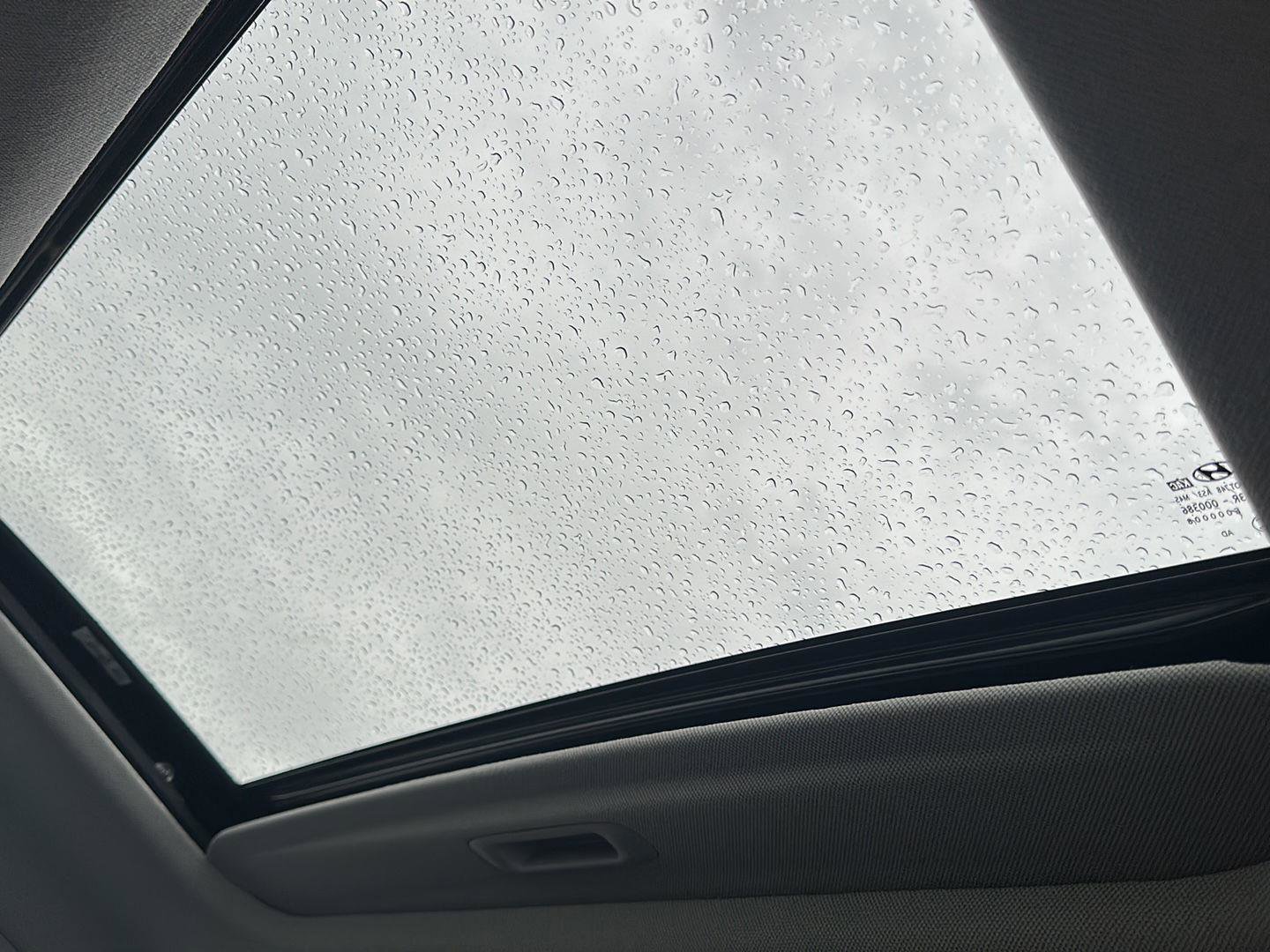 Used 2025 Hyundai Elantra Limited image 24