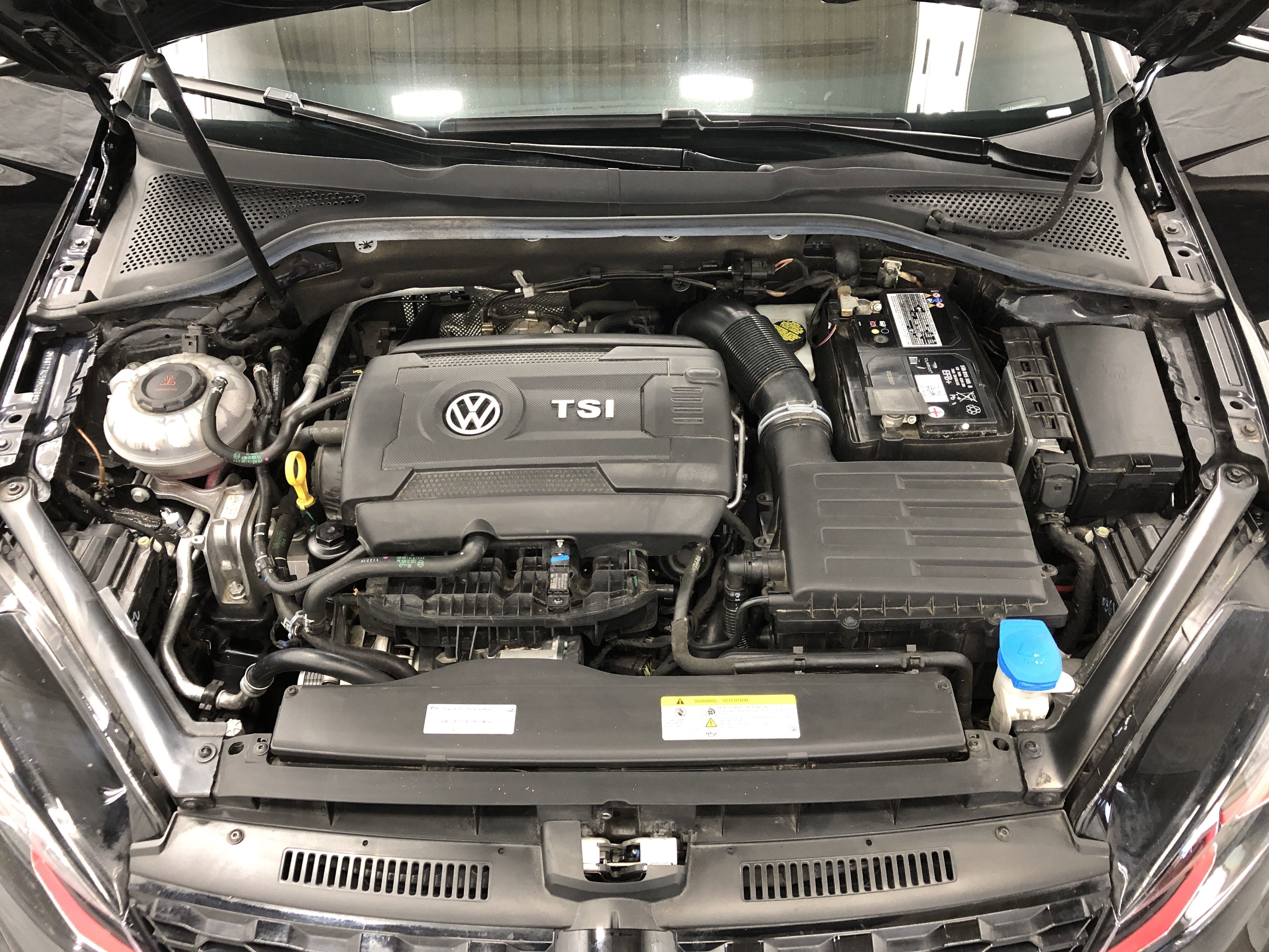 Used 2021 Volkswagen GTI SE image 5