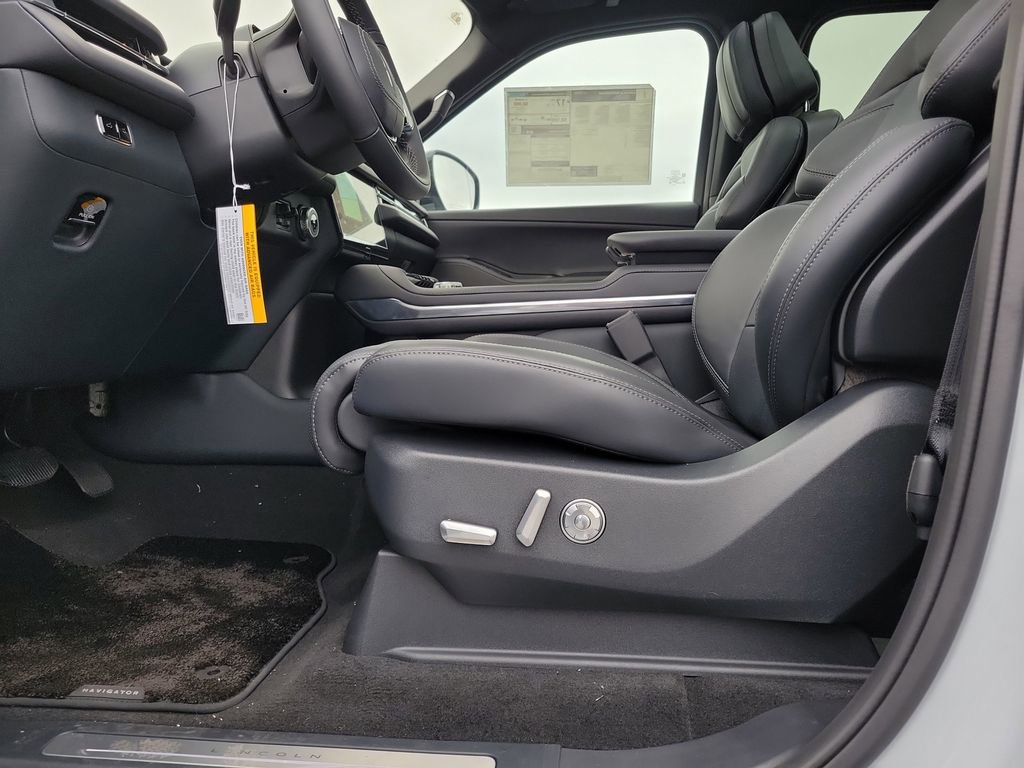 New 2025 Lincoln Navigator L Reserve w/ Jet Appearance Package AWD/4WD image 18