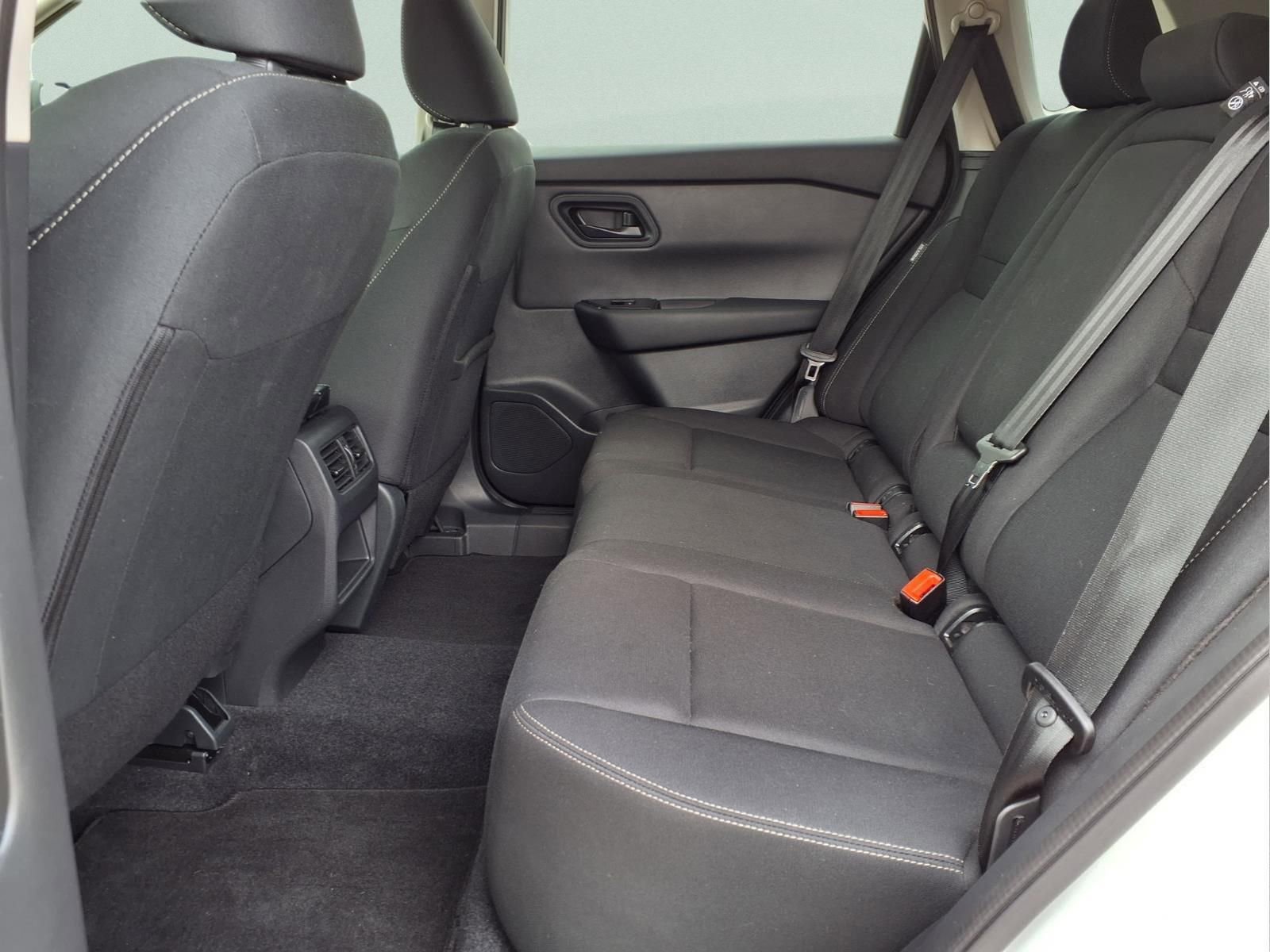 Used 2025 Nissan Rogue S image 12