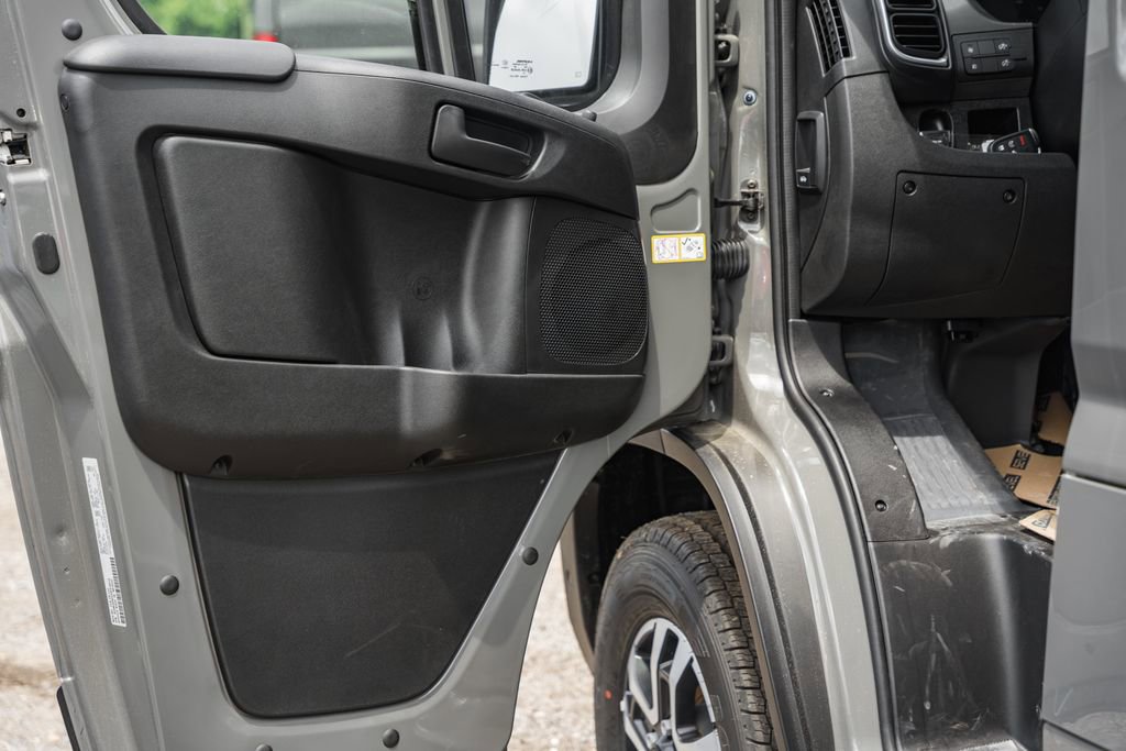 New 2025 RAM ProMaster 3500 w/ Quick Order Package 22G SLT image 32