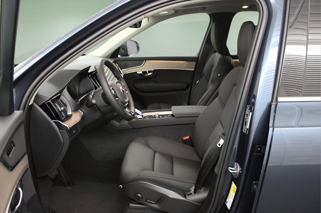 New 2025 Volvo XC90 B6 Core w/ Protection Package image 13