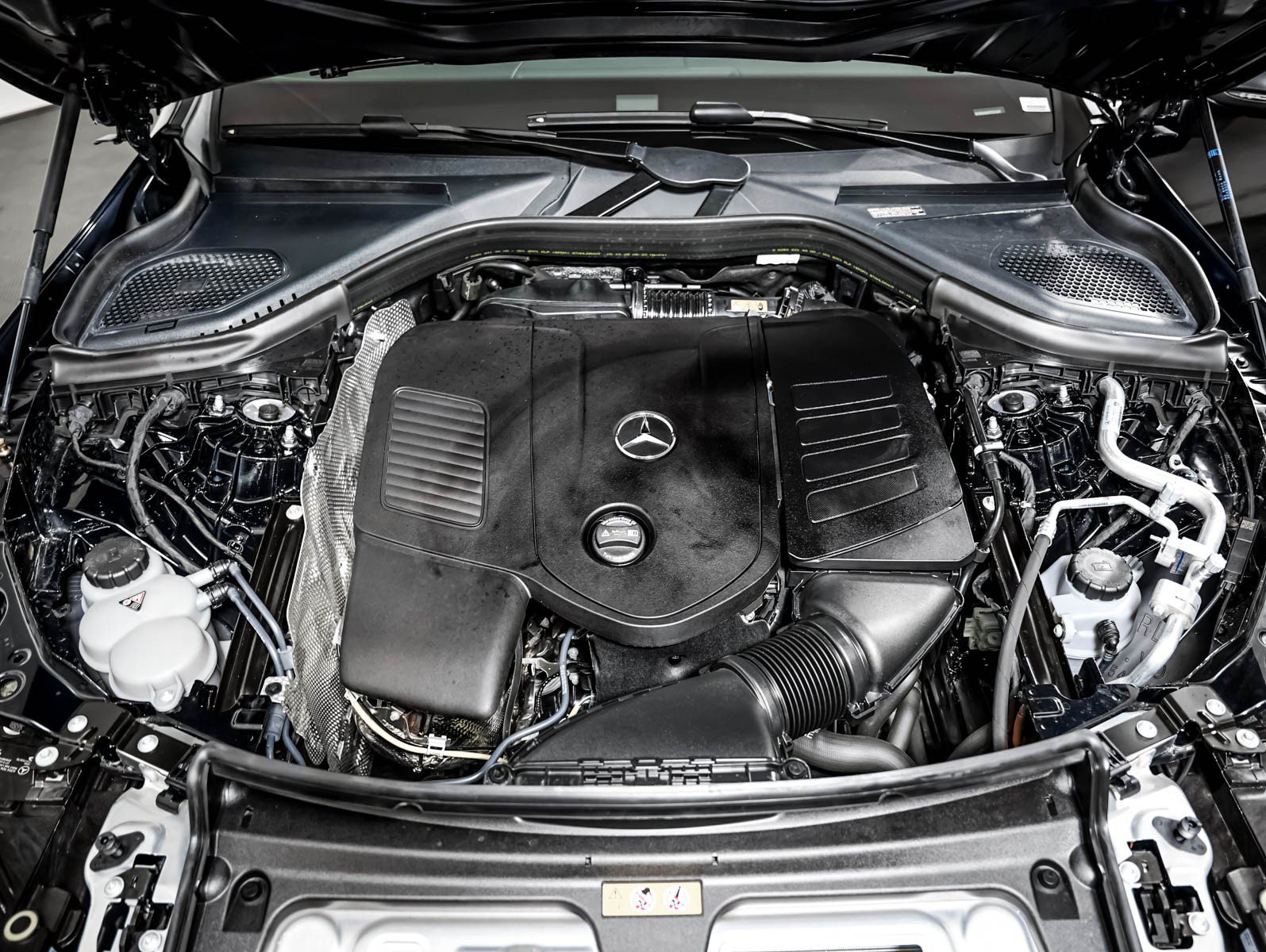 Certified 2026 Mercedes-Benz GLC 300 image 4