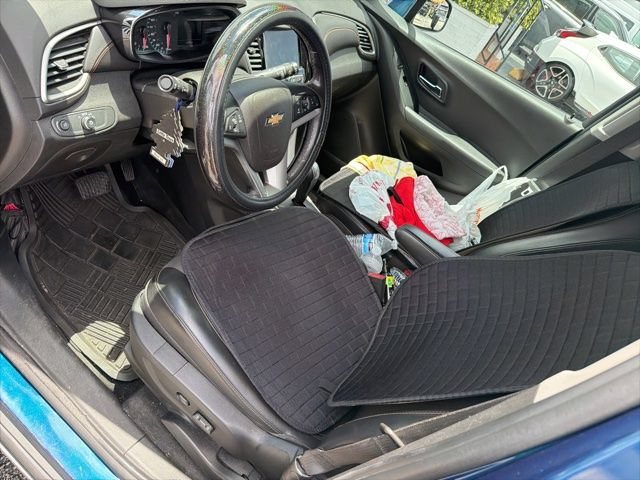Used 2020 Chevrolet Trax LT w/ LT Convenience Package FWD image 11