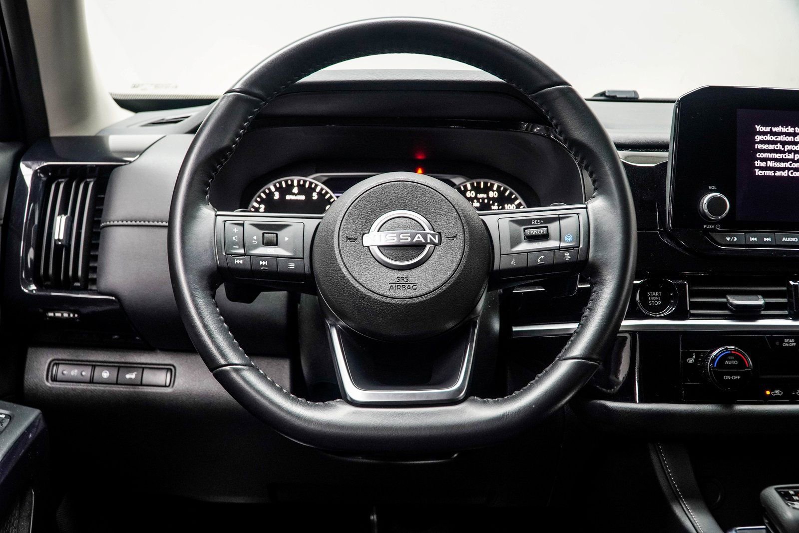 Used 2025 Nissan Pathfinder SV image 15