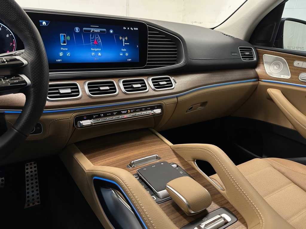 Used 2025 Mercedes-Benz GLS 580 4MATIC image 28