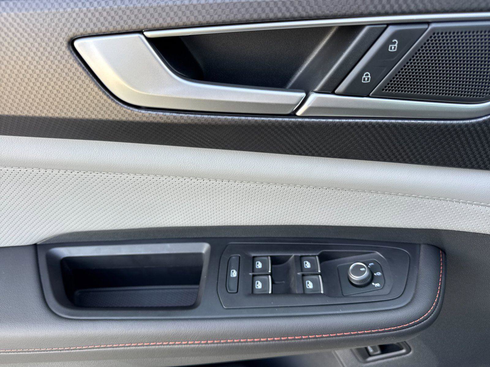 Used 2025 Volkswagen Atlas Peak Edition SE image 10