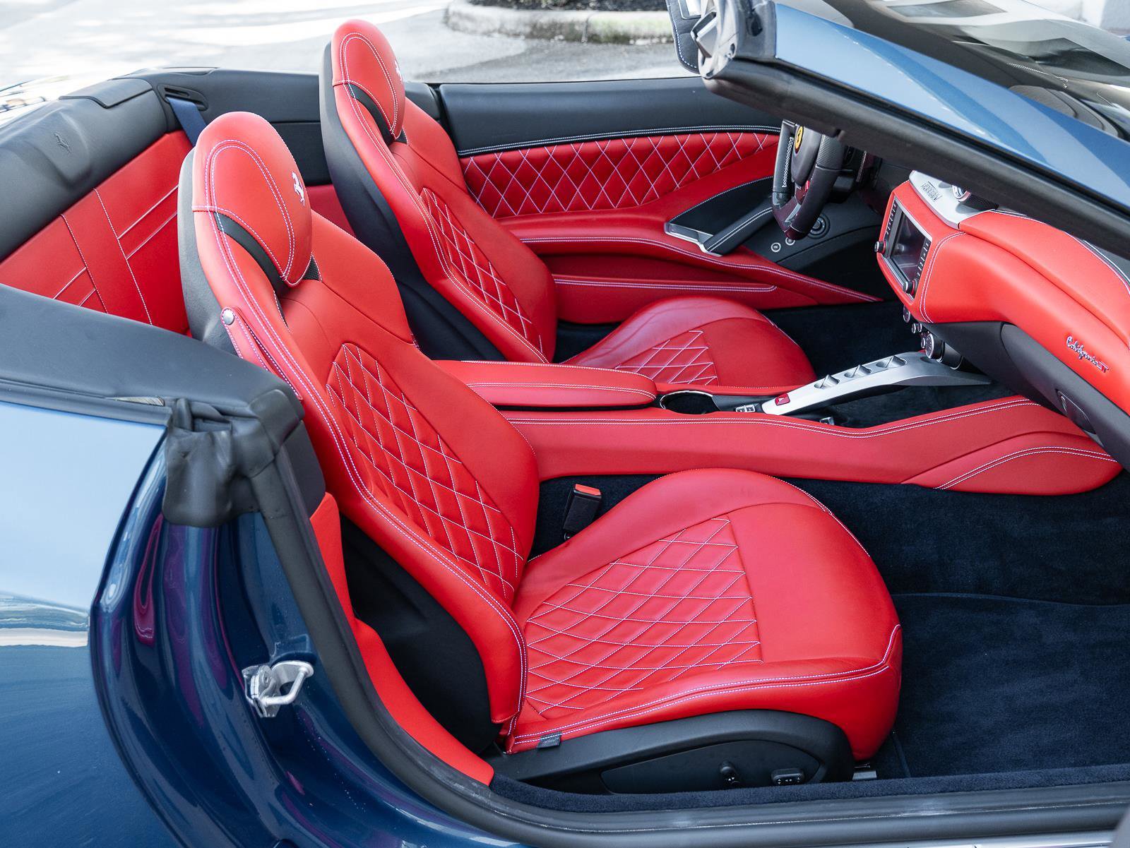 Used 2016 Ferrari California T image 44