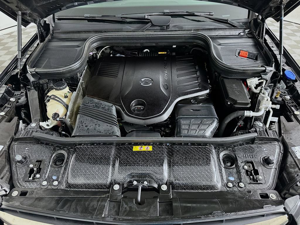 Used 2025 Mercedes-Benz GLS 450 4MATIC image 32