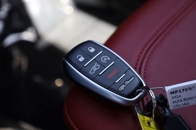 Used 2024 Alfa Romeo Stelvio Veloce image 30