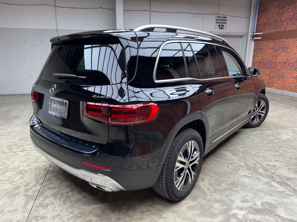Used 2026 Mercedes-Benz GLB 250 4MATIC image 4