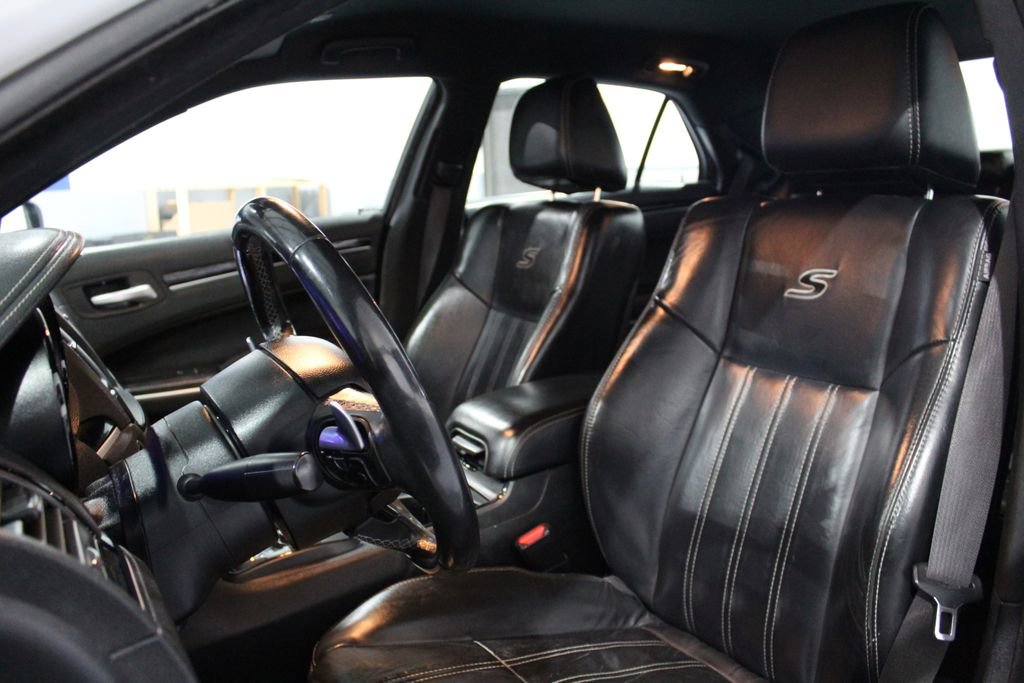 Used 2019 Chrysler 300 S image 9