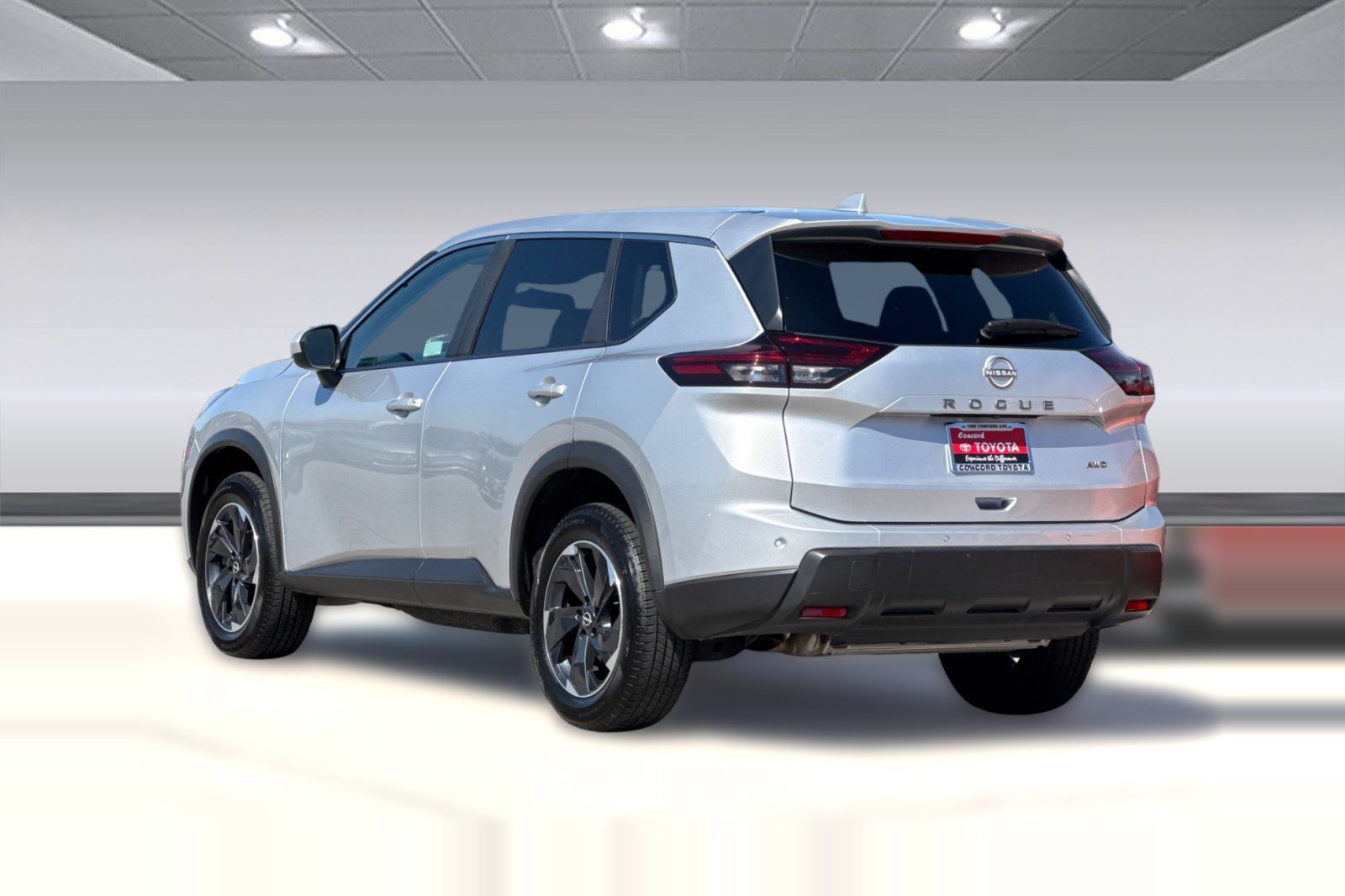 Used 2025 Nissan Rogue SV AWD/4WD image 3