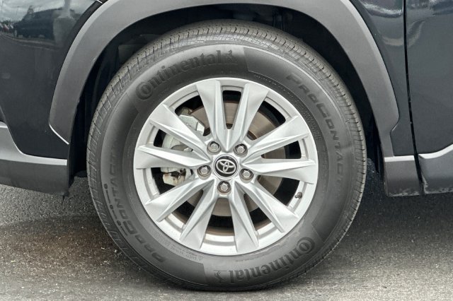 Certified 2022 Toyota Corolla Cross LE w/ Moonroof Package FWD image 31