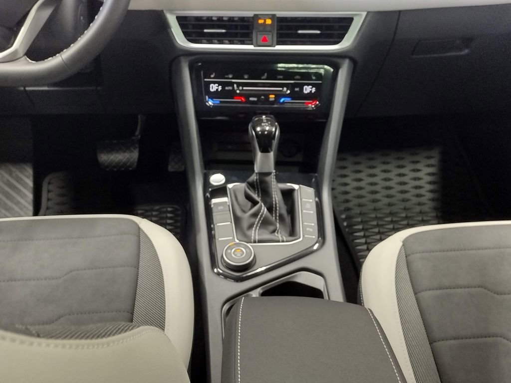 New 2025 Volkswagen Taos SE image 36