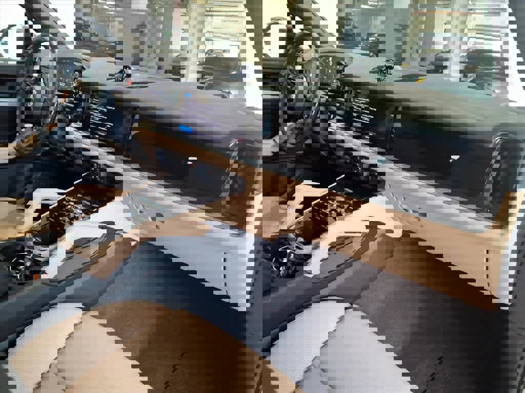 Used 2025 Porsche Cayenne E-Hybrid image 21