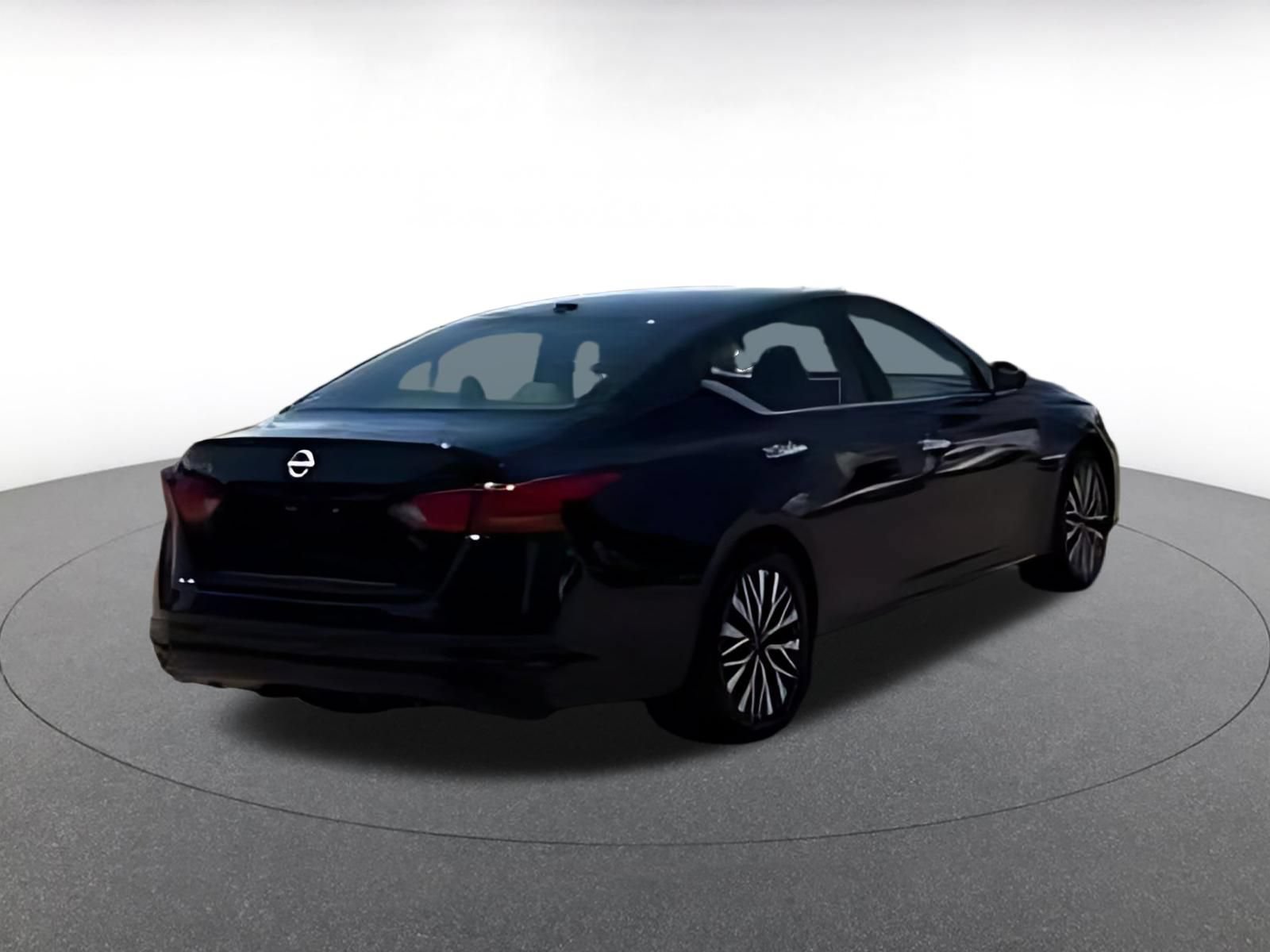Used 2025 Nissan Altima 2.5 SV FWD image 8