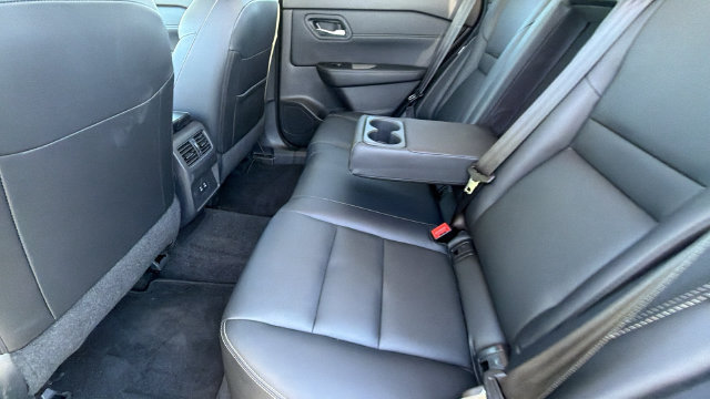 Used 2025 Nissan Rogue SL FWD image 16