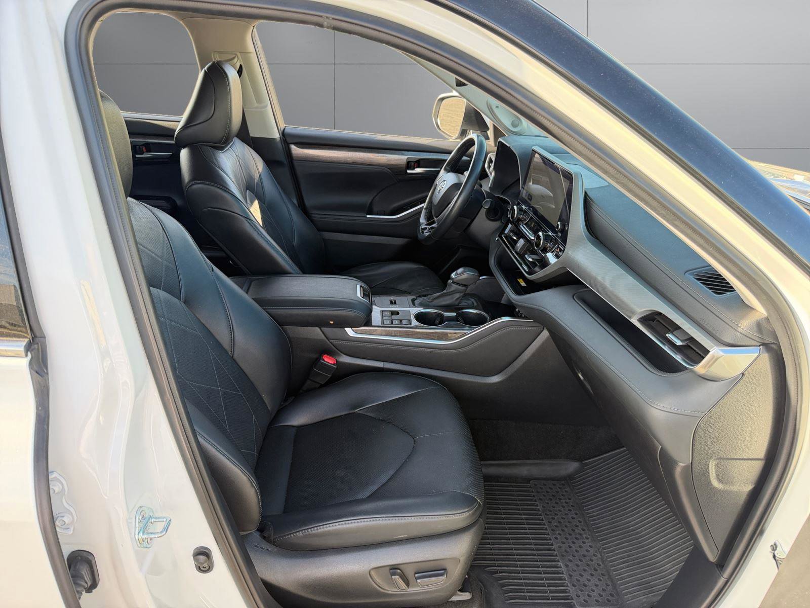 Used 2023 Toyota Highlander Platinum FWD image 7