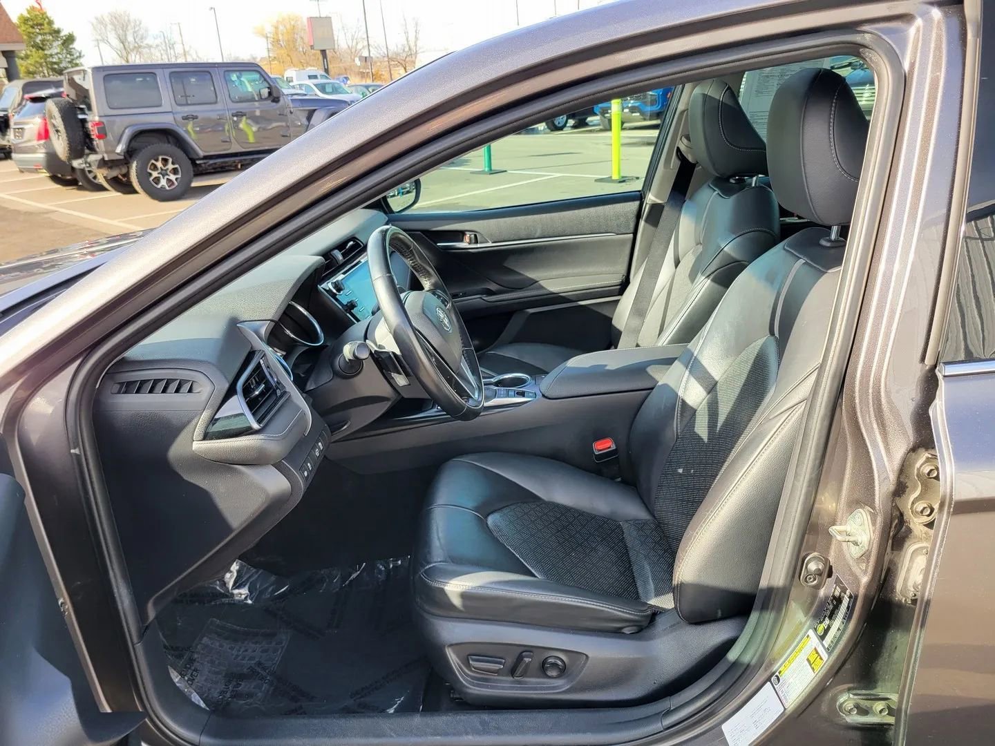 Used 2019 Toyota Camry XSE image 2
