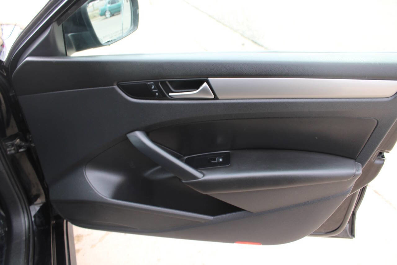 Used 2014 Volkswagen Passat 2.5 S image 12