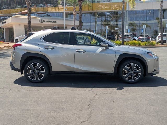 Used 2022 Lexus UX 200 w/ Accessory Package (Z1) FWD image 4