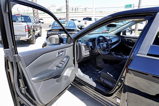 Used 2025 Nissan Rogue S AWD/4WD image 48