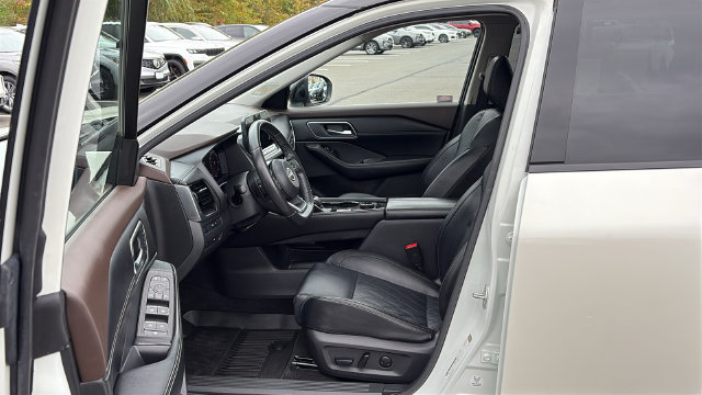 Used 2023 Nissan Rogue Platinum w/ Platinum Premium Package AWD/4WD image 10