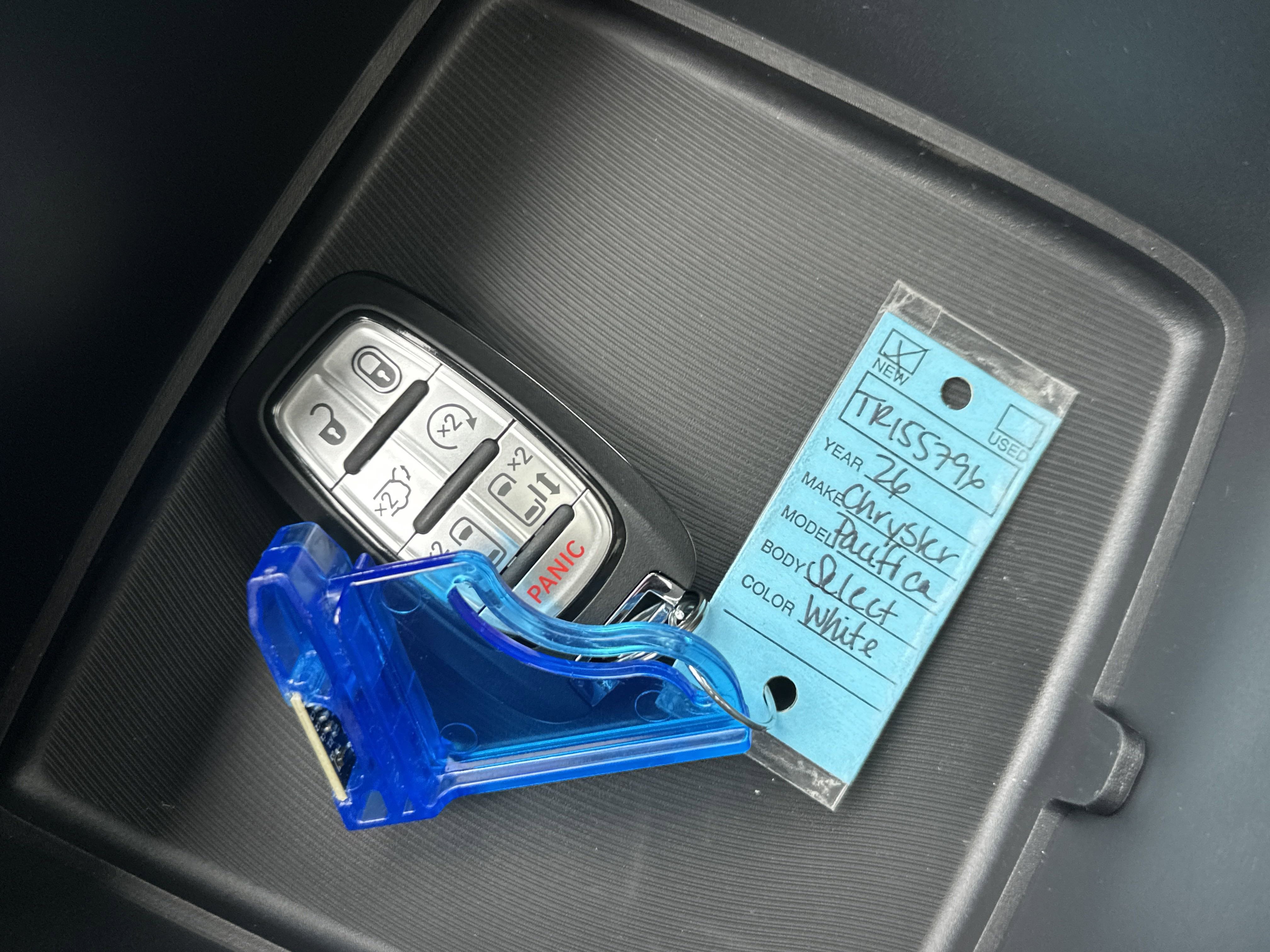 New 2026 Chrysler Pacifica Select image 3