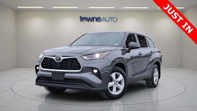 Used 2023 Toyota Highlander LE image 2