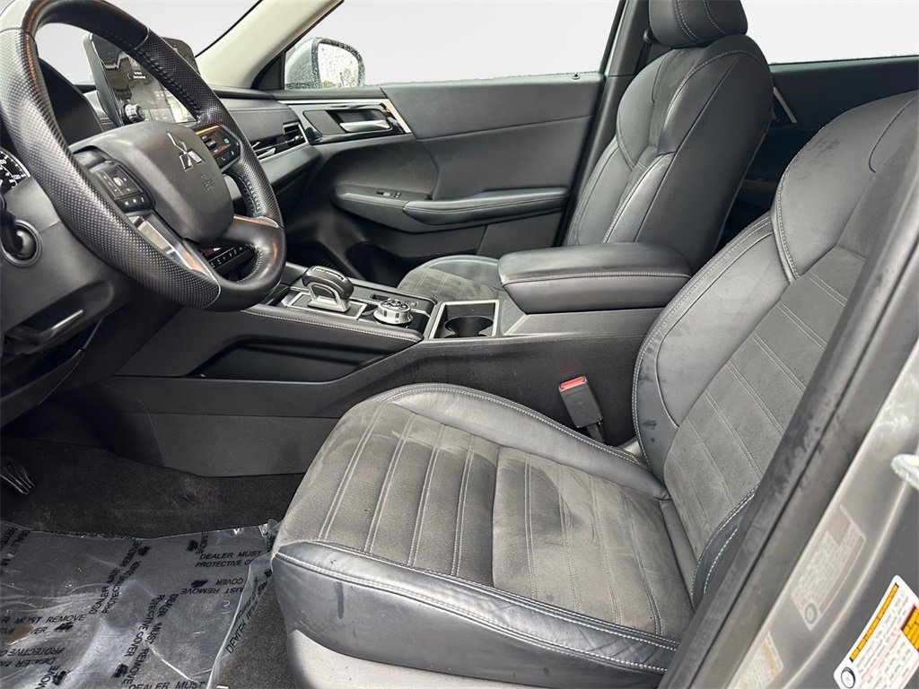 Used 2023 Mitsubishi Outlander SE image 12